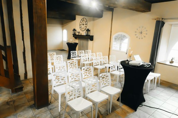 What Are the Key Trends Transforming UK Business Management Today?